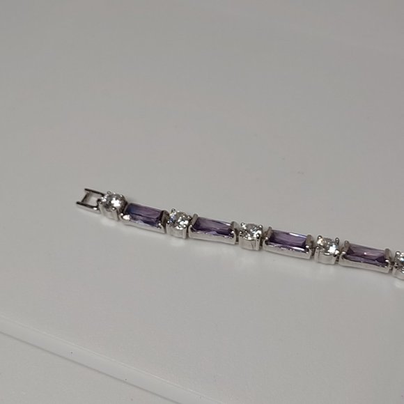 6.75 Inch Pretty Purple Bracelet - Picture 7 of 14